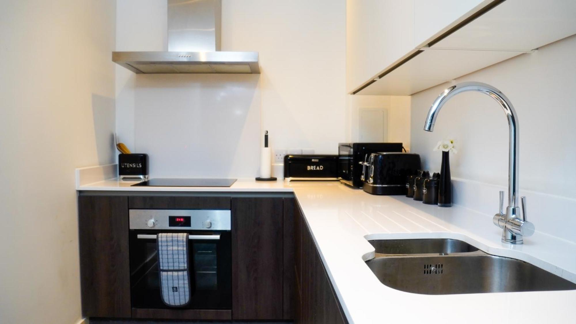 Manchester City Centre Apt With Balcony & Free Parking - Including Free 1-Hour Early Check-In Or Late Check-Out For Bookings Until July, Justeat Voucher For 2-Night Stays Minimum! マンチェスター エクステリア 写真