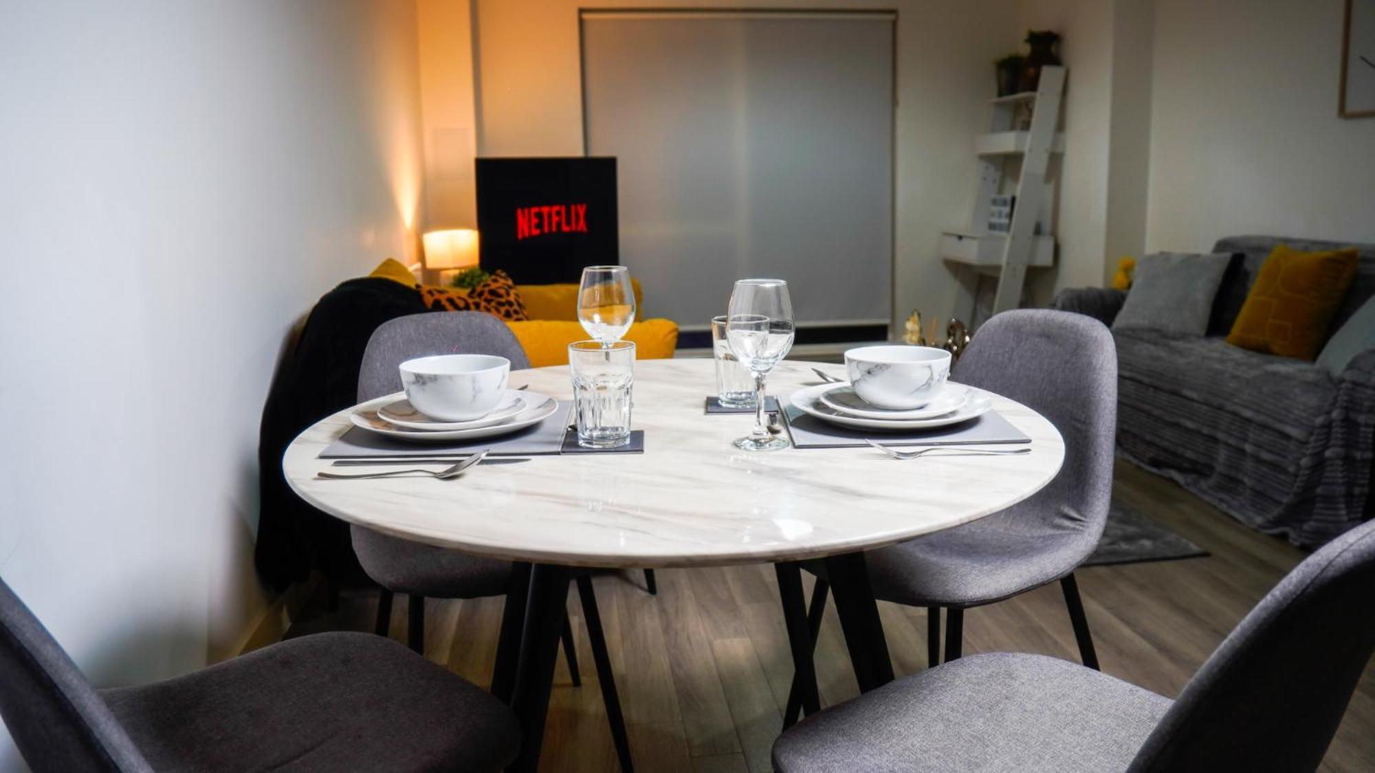 Manchester City Centre Apt With Balcony & Free Parking - Including Free 1-Hour Early Check-In Or Late Check-Out For Bookings Until July, Justeat Voucher For 2-Night Stays Minimum! マンチェスター エクステリア 写真