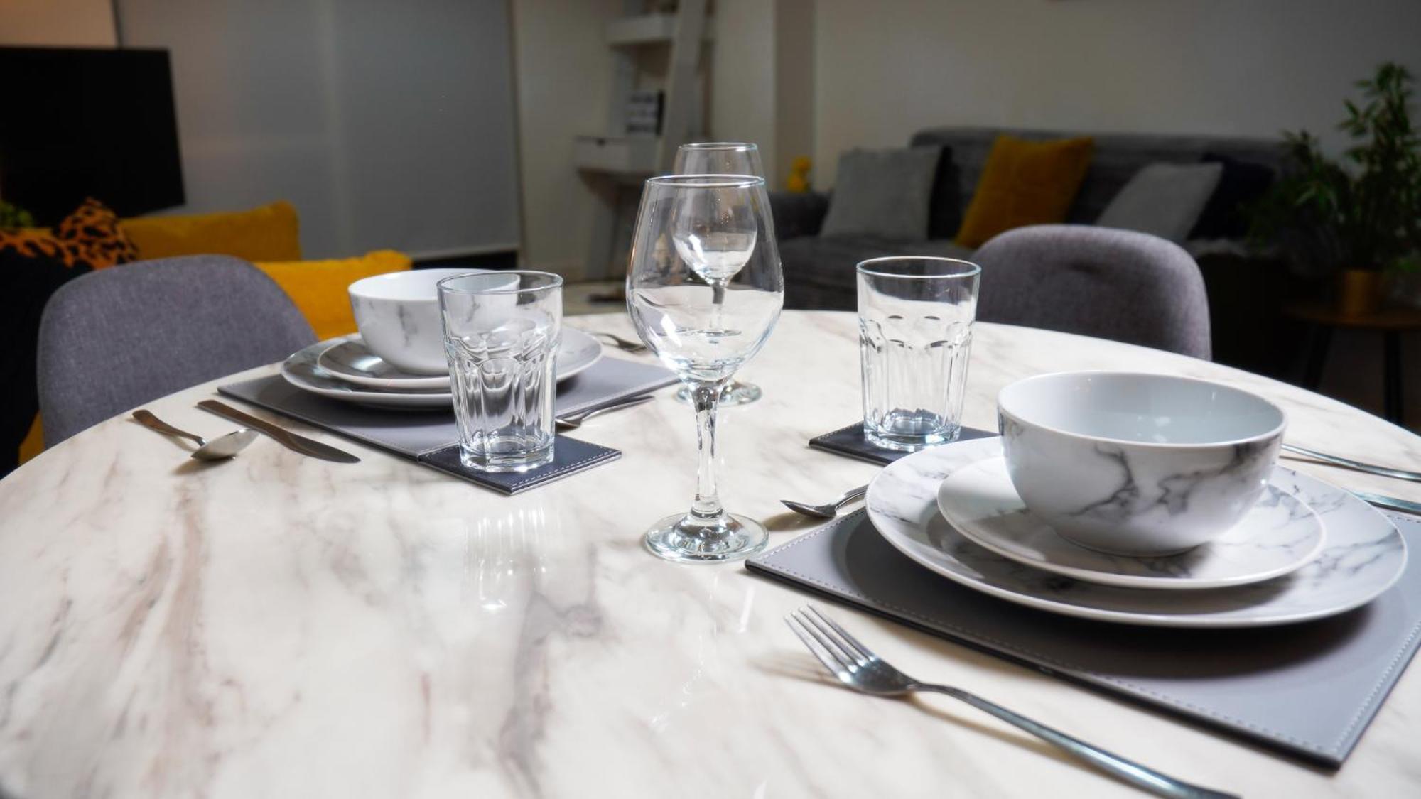 Manchester City Centre Apt With Balcony & Free Parking - Including Free 1-Hour Early Check-In Or Late Check-Out For Bookings Until July, Justeat Voucher For 2-Night Stays Minimum! マンチェスター エクステリア 写真