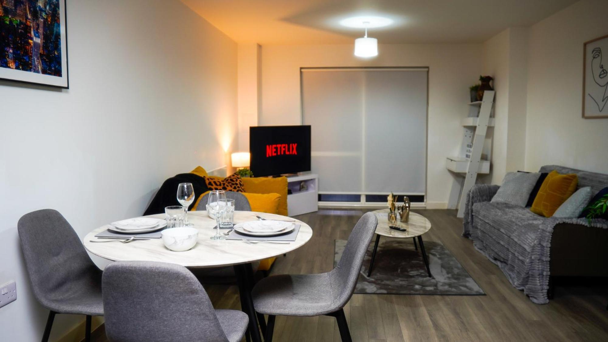 Manchester City Centre Apt With Balcony & Free Parking - Including Free 1-Hour Early Check-In Or Late Check-Out For Bookings Until July, Justeat Voucher For 2-Night Stays Minimum! マンチェスター エクステリア 写真