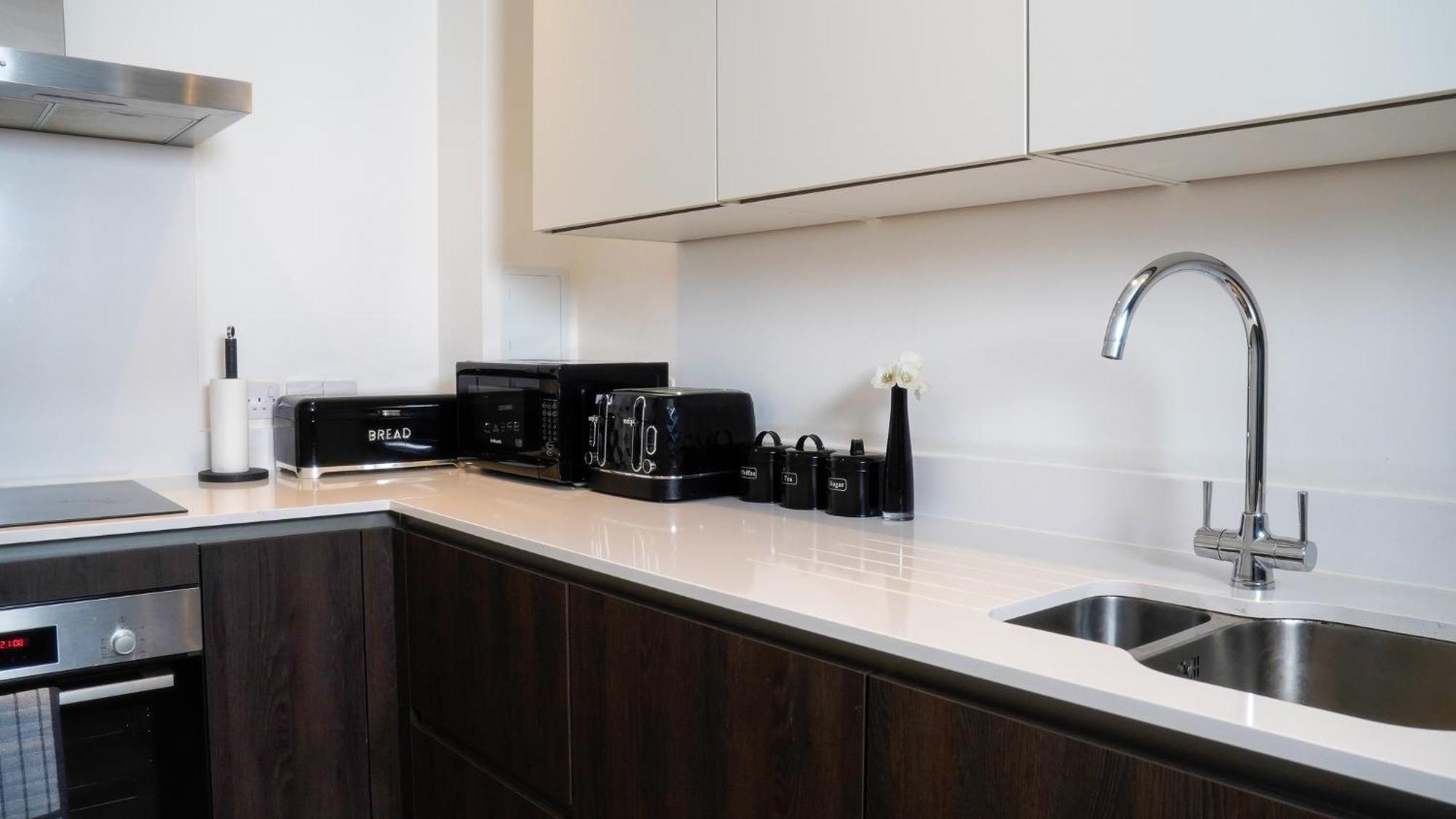 Manchester City Centre Apt With Balcony & Free Parking - Including Free 1-Hour Early Check-In Or Late Check-Out For Bookings Until July, Justeat Voucher For 2-Night Stays Minimum! マンチェスター エクステリア 写真