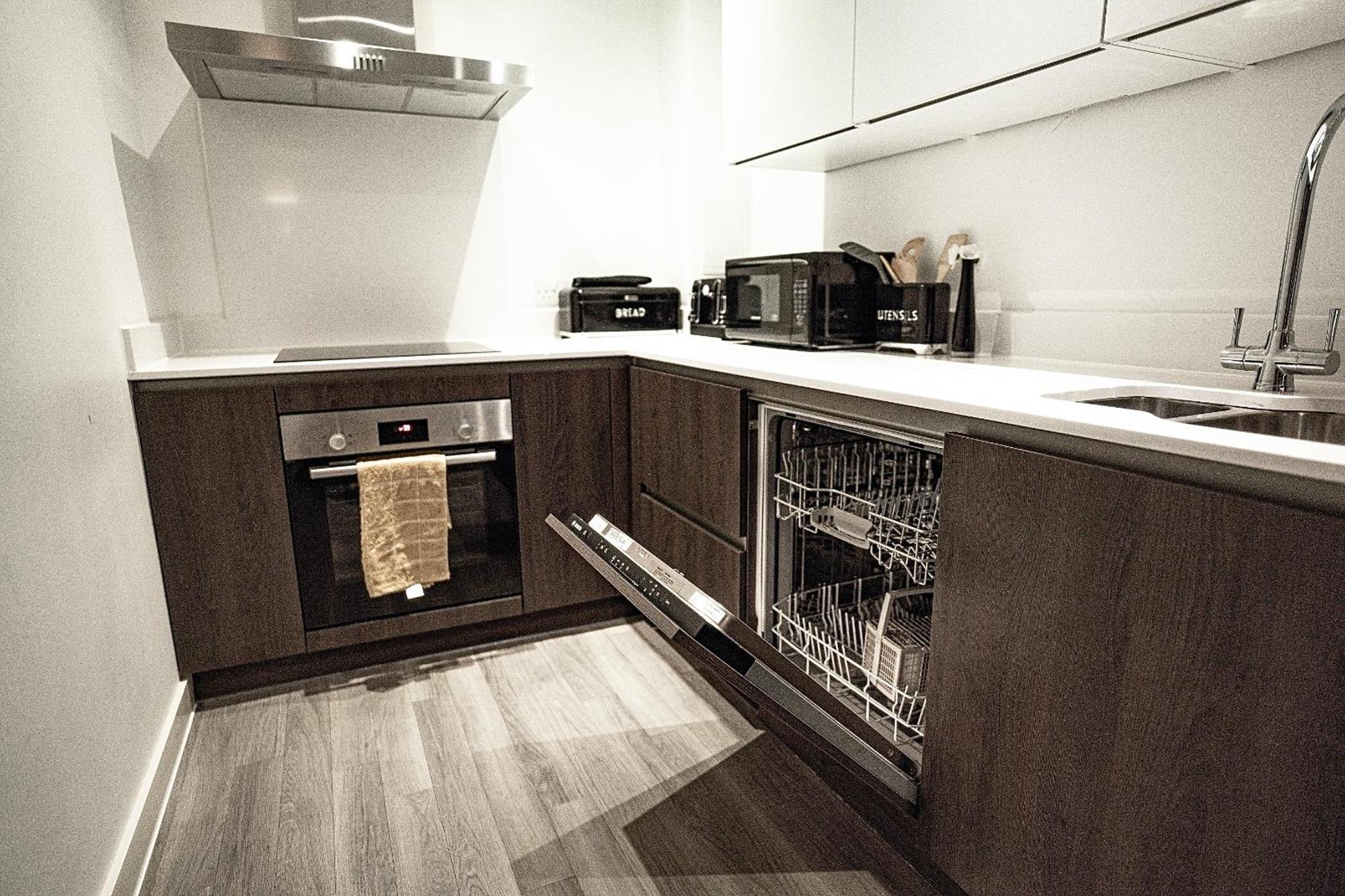 Manchester City Centre Apt With Balcony & Free Parking - Including Free 1-Hour Early Check-In Or Late Check-Out For Bookings Until July, Justeat Voucher For 2-Night Stays Minimum! マンチェスター エクステリア 写真